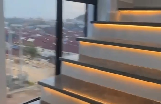 Explore this magnificent, ultra-modern smart 6-bedroom contemporary villa for sale in Guzape, Abuja. Features an elevator, cinema, pool, and rooftop lounge for ₦1.5 Billion.